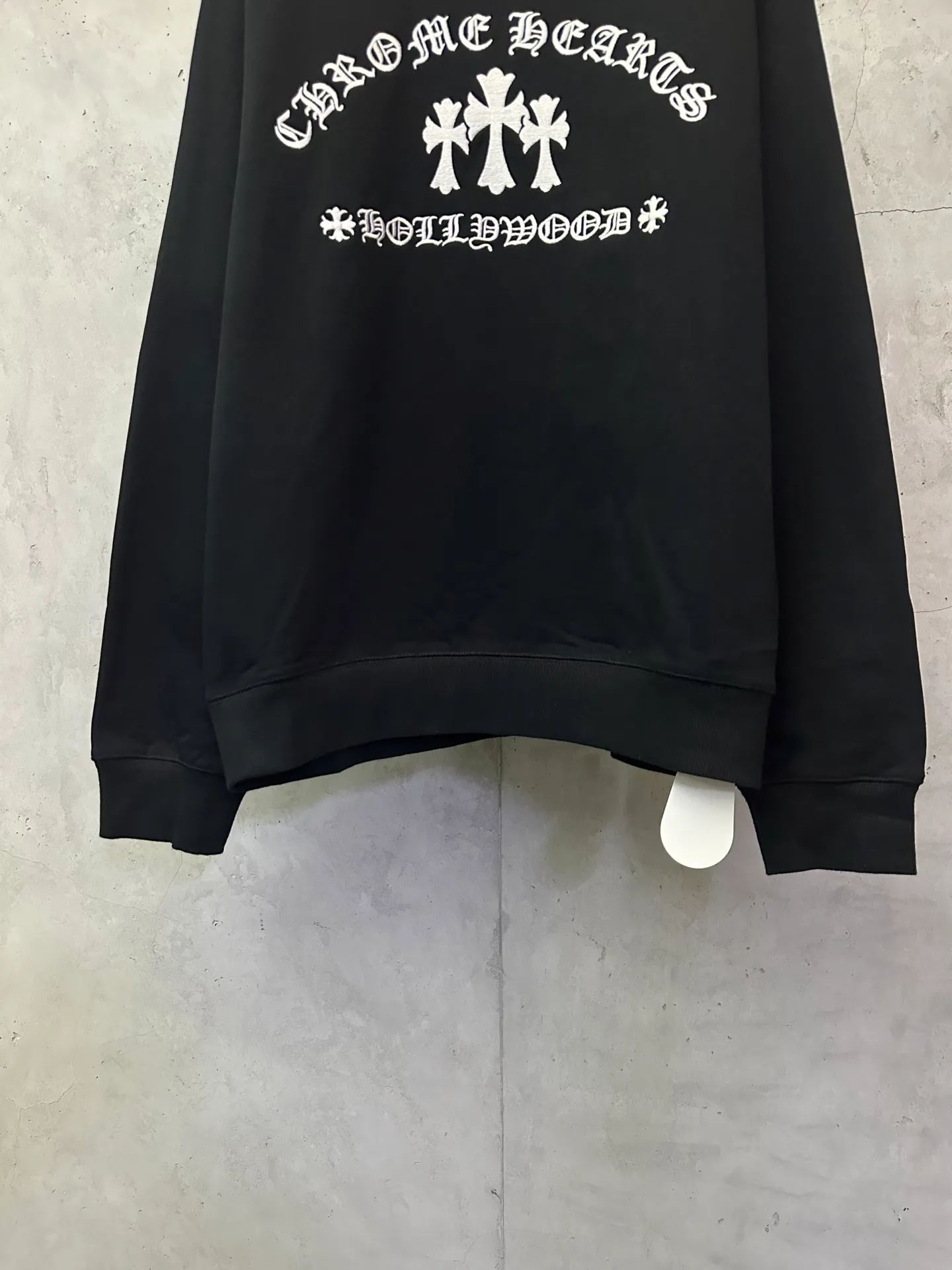 P430 Chrome Hearts Cross Embroidered Sweater Fabric: Made of 380g Korean cotton and linen sweatshirt 100% cotton Customized hardware Thread Accessories Matching version Same style for men and women -Color: Black -Size: S M L XL